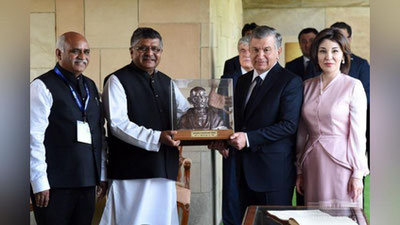 'Shavkat Mirziyoev Mahatma Gandi xotirasiga hurmat bajo keltirdi (foto)'ning rasmi