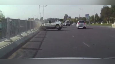 Изрображение 'ДТП В ТАШКЕНТЕ: РАЗДЕЛИТЕЛЬНЫЙ ЗАБОР ПОМЕШАЛ "ДОГНАТЬ" МАТИЗ (ВИДЕО)'