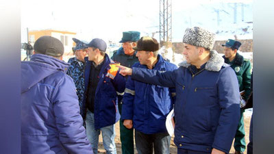 'ВАЗИР РУСТАМ ЖЎРАЕВ ФАРҒОНА ВОДИЙСИДАГИ ҚАМЧИҚ ДОВОНИГА АМАЛИЙ САФАР БИЛАН БОРДИ'ning rasmi