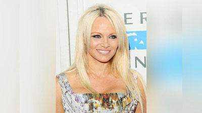 '​Pamela Anderson Trampning rafiqasiga mo`ynali po`stinini sovg`a qilishni niyat qildi'ning rasmi