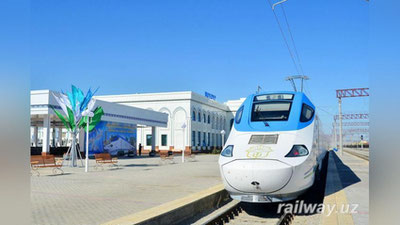 '​Prezident Shavkat Mirziyoev Buxoro temir yo`l vokzalida yo`lovchilar uchun yaratilgan sharoitlar bilan tanishdi'ning rasmi