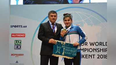 'O`zbekiston tarixida og`ir atletika bo`yicha jahon chempioni bo`lgan ilk ayol sportchi'ning rasmi