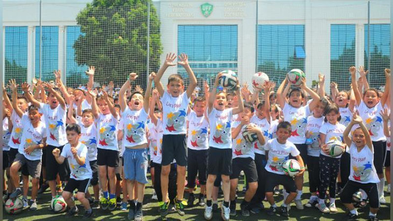 'Тошкентда ОФКнинг болалар оммавий футболи фестивали бўлиб ўтди 'ning rasmi