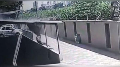 Изрображение 'В ИНДИИ ДЕВОЧКА ВЫЖИЛА ПОСЛЕ ПАДЕНИЯ С 12-ГО ЭТАЖА (ВИДЕО, 18+)'