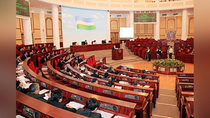 'DEPUTATATLAR O`ZBEKISTON RESPUBLIKASI DAVLAT BYuDJETINING VA DAVLAT MAQSADLI JAMG`ARMALARI BYuDJETLARINING 2017 YIL TO`QQIZ OYIDAGI IJROSINI MUHOKAMA QILDILAR'ning rasmi