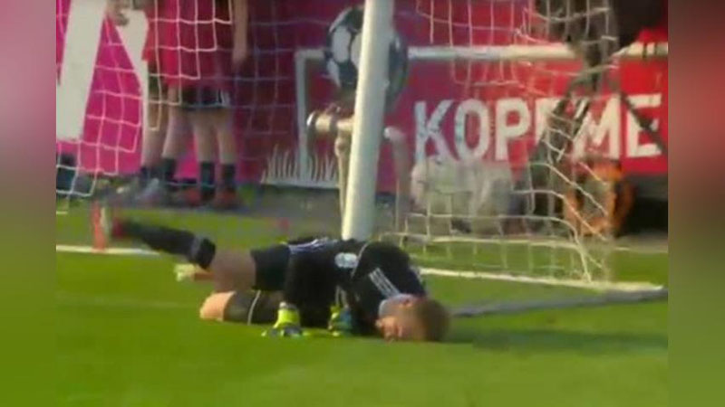 'Дарвозабон берган зарба туфайли дарвоза синиб кетди (видео)'ning rasmi