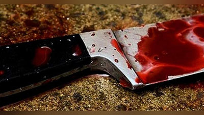 '19 yashar qiz yanog`iga sanchilgan pichoq bilan polisiyani kutib turdi (Foto)'ning rasmi