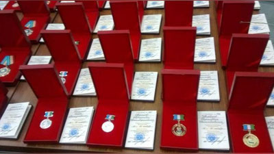 'Pezident bir qator OAV xodimlarini davlat mukofotlari bilan taqdirladi'ning rasmi