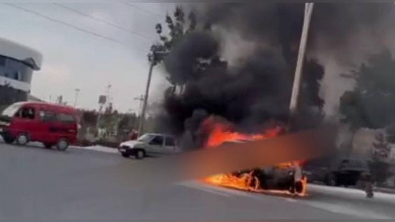 'Andijonda yurib ketayotgan Matiz to`liq yonib ketdi'ning rasmi