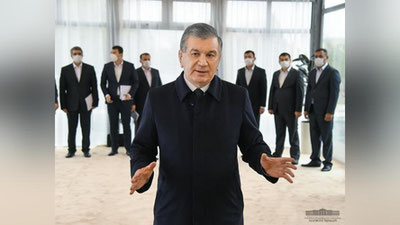 'Shavkat Mirziyoev Shahrisabzda zamonaviy ip-yigiruv korxonasi bilan tanishdi'ning rasmi