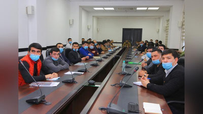 '"O`zmetkombinat" rahbariyati bekobotlik yoshlar bilan uchrashdi'ning rasmi