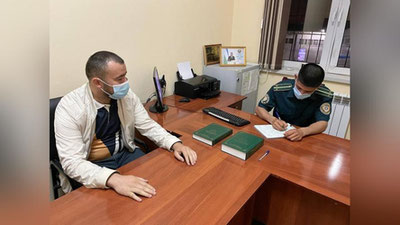 'Urgutda fuqaro uyida Hayit bayramini nishonlab, qarindoshlari ustidan pul sochdi va keyin uzr so`radi (video)'ning rasmi