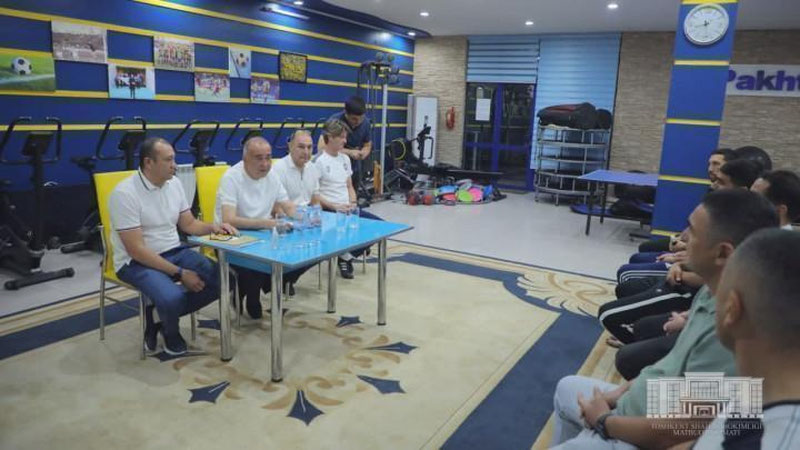 '"Tez orada "Paxtakor"da O`zbekiston futboli tarixida hali bo`lmagan katta o`zgarishlar bo`lishi kutilmoqda". Ortiqxo`jaev klub bilan uchrashdi'ning rasmi