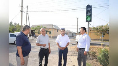 'Farg`onalik bog`bon Hajga atalgan pulidan mahallaga svetofor o`rnatdi'ning rasmi