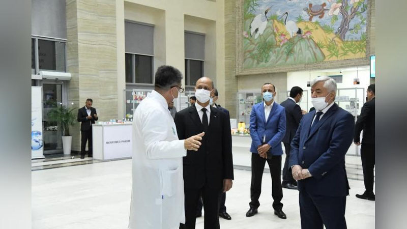 'Sog`liqni saqlash vaziri turkmanistonlik hamkasbi bilan uchrashdi'ning rasmi