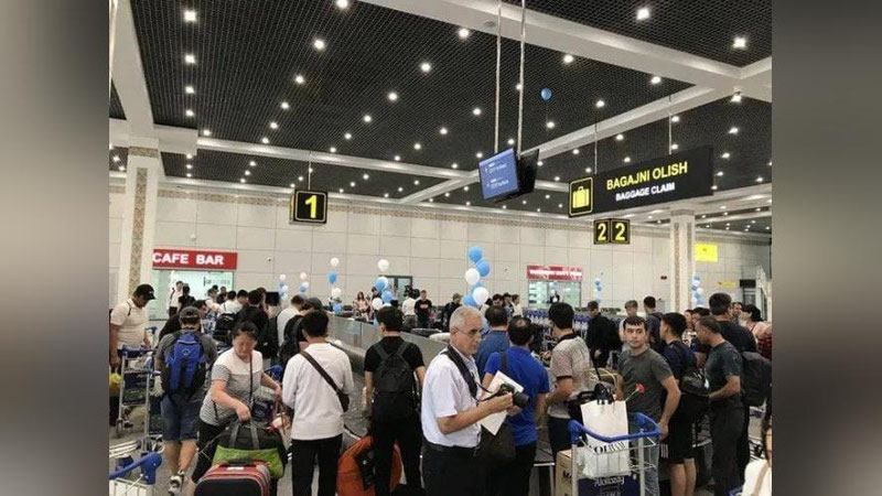'Toshkent aeroportida 200 ga yaqin yo`lovchi to`plandi. Ular Istanbulga ucha olishmagan'ning rasmi