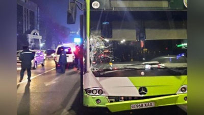 'Пиёда белгиланмаган жойдан ўтиб, машиналар орасидан тўсатдан чиқиб қолган - "Тошшаҳартрансхизмат" автобус ҳалок қилган фуқаро ҳақида'ning rasmi