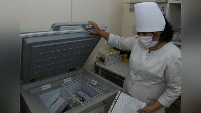 'ССВ: Юртимизда 1,6 миллион дозадан ортиқ Sinovac вакцинаси эмлаш жараёнларида қўлланди'ning rasmi