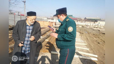 'Сенаторлар аралашуви билан Назарбек ҚФЙдаги ноқонуний қурилиш тўхтатилди'ning rasmi