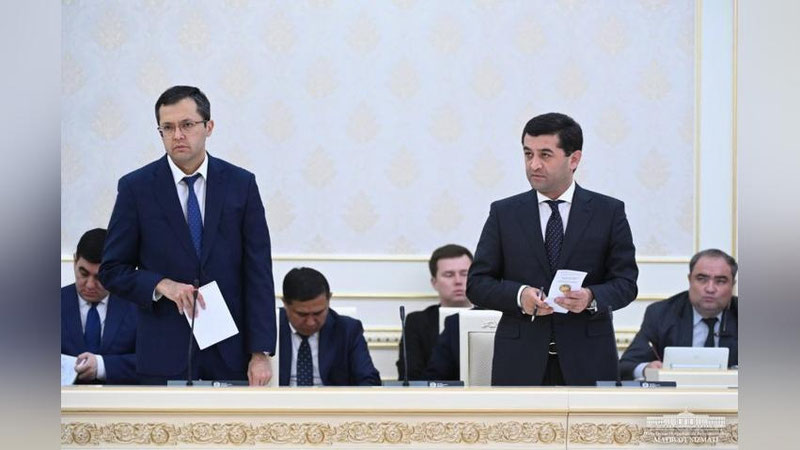 'Ўқитувчиларнинг ўз устида ишлашини рағбатлантириш орқали таълим сифатини кескин ошириш мумкин —  Президент'ning rasmi