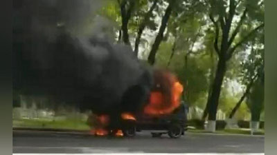 'Тошкентда ҳаракатланиб кетаётган "Mercedes-Benz” ёниб кетди   'ning rasmi