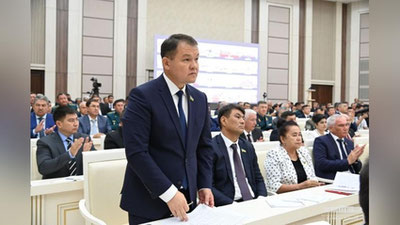 'Amanbay Ornbaev Qoraqalpog`iston Respublikasi Jo`qorg`i Kengesi raisi lavozimiga tasdiqlandi'ning rasmi