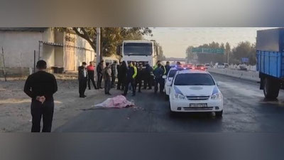 'Toshkent viloyatida orqaga harakatlangan yuk mashinasi 30 yoshli piyodani bosib ketdi'ning rasmi