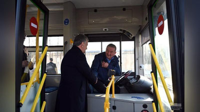 'Bosh vazirga mart oyigacha Toshkentga 1000 ta avtobus olib kelish bo`yicha topshiriq berdim — Shavkat Mirziyoev'ning rasmi