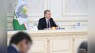 'Prezident etti nafar mansabdorni viloyat, tuman, shahar hokimlari va sektor rahbarlari pastda ishlamaganini tanqid qildi'ning rasmi