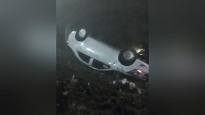 Изрображение 'В Андижане водитель "Кобальта" из-за тумана съехал с дороги и упал в кювет (видео)'