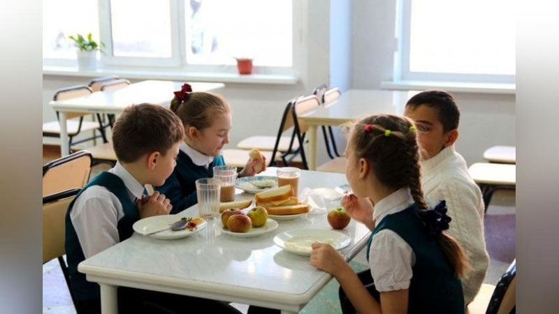 'Kelasi o`quv yilidan barcha boshlang`ich sinf o`quvchilari bepul ovqat bilan ta`minlanishi mumkin'ning rasmi