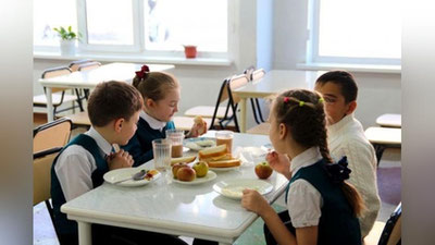 'Kelasi o`quv yilidan barcha boshlang`ich sinf o`quvchilari bepul ovqat bilan ta`minlanishi mumkin'ning rasmi