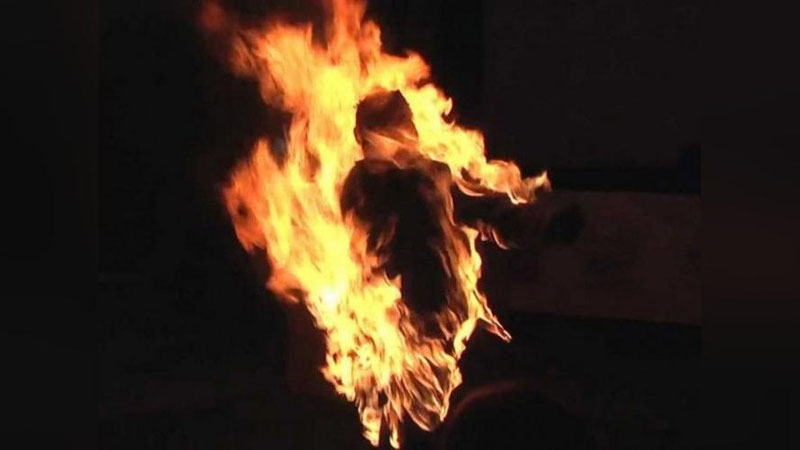 'Namanganda oraliq imtihonlardan o`ta olmagan talaba o`zini yoqib yubordi'ning rasmi