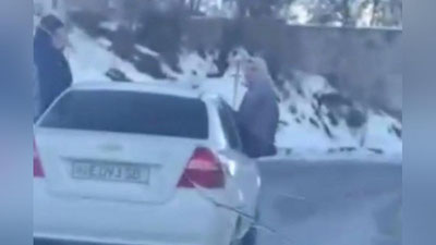 Изрображение 'В Ташкентской области две девушки покатались в автомобиле ... вне салона (видео)'