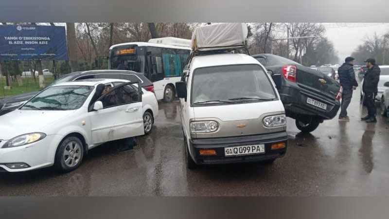 'Toshkentda beshta mashina ishtirokida YTH sodir bo`ldi'ning rasmi
