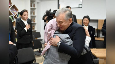 Изрображение 'Президент Узбекистана пообщался с кашкадарьинскими учителями'