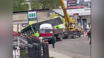 'Samarqandda avtobus krandan tushib ketdi (video)'ning rasmi