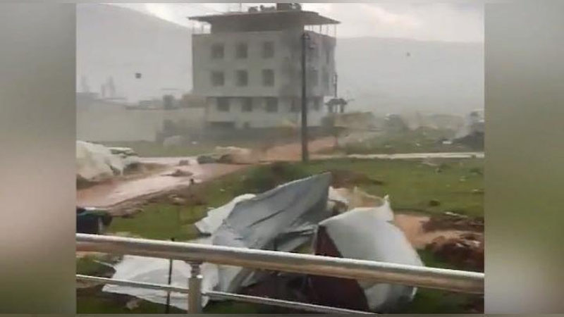 'Zilzila qurboni bo`lgan Turkiyada yangi ofat: kuchli dovul yuz berdi'ning rasmi