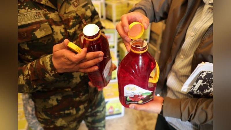 '"Ayritom" chegara bojxona posti orqali olib o`tilayotgan anor sharbati tarkibida giyohvandlik moddasi aniqlandi'ning rasmi