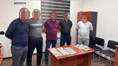 'Toshkentda qalbaki 100 ming dollarni 70 mingga sotayotgan 4 nafar shaxs qo`lga olindi (video)'ning rasmi