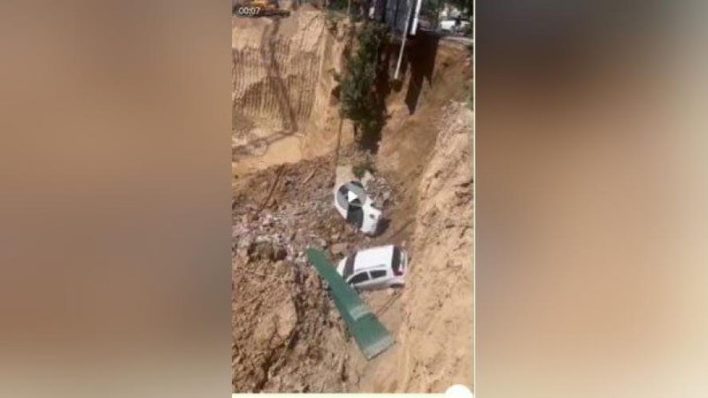 'Toshkentda avtomobillar chuqurlikka tushib ketdi'ning rasmi
