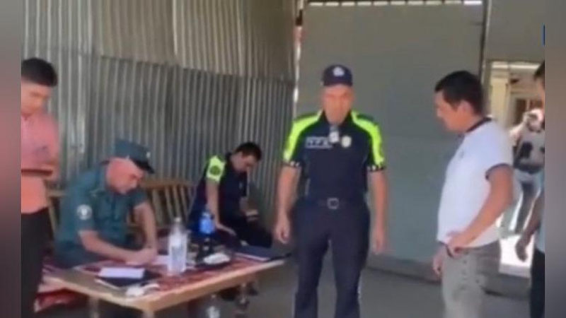 'Andijonda haydovchi YPX xodimini urib, burnini sindirdi (video)'ning rasmi