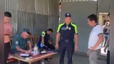 'Andijonda haydovchi YPX xodimini urib, burnini sindirdi (video)'ning rasmi