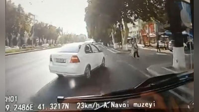 'Toshkentda elektrobus haydovchisi keskin tormoz bergani oqibatida yo`lovchilardan biri yiqilib, shifoxonaga olib ketildi'ning rasmi