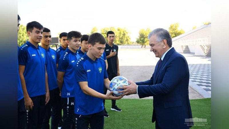'Prezident Yuqori Chirchiq tumanida barpo etilyotgan Futbol bo`yicha milliy terma jamoalar markazini borib ko`rdi (foto)'ning rasmi
