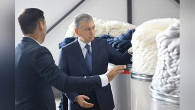 'Shavkat Mirziyoev Kogon tumanidagi  tekstil korxonasi bilan tanishdi (foto)'ning rasmi