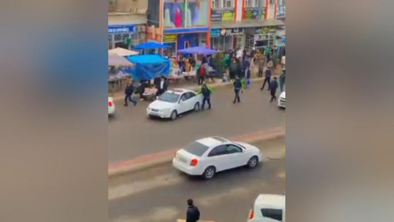 'Surxondaryoda 16 yoshli bola YPX xodimidan qochib, Jentrani Milliy gvardiya xodimi ustiga haydadi (video)'ning rasmi