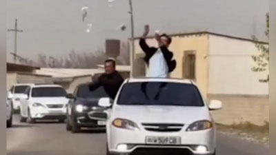 Изрображение 'В Пастдаргоме оштрафовали участников свадебного кортежа, бросавших "доллары" из авто'