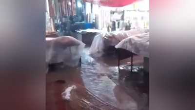 'Samarqandda kuchli yomg`ir sabab ko`chalarda suv daryo bo`lib oqmoqda (video)'ning rasmi
