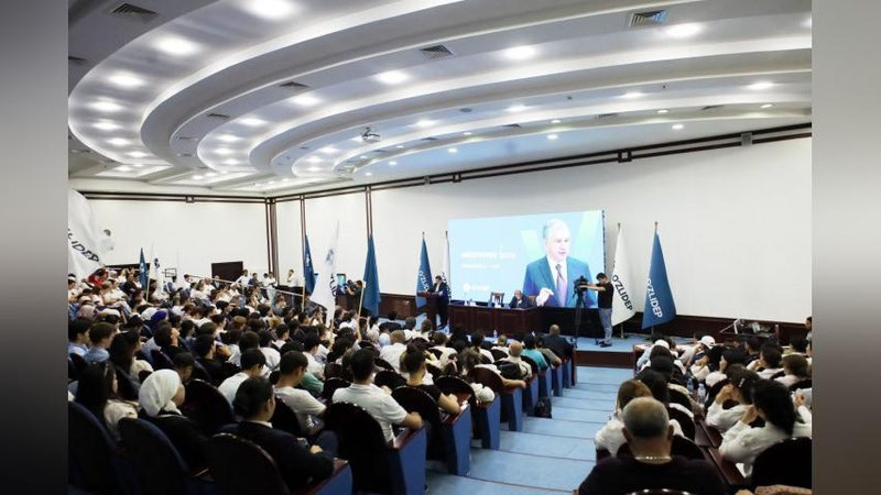 'Shavkat Mirziyoevning ishonchli vakili Olmazor tumani saylovchilari bilan uchrashdi'ning rasmi